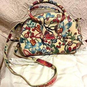 HOBO SHEILA Top Zip Crossbody and handle, floral stitch design. GORGEOUS!